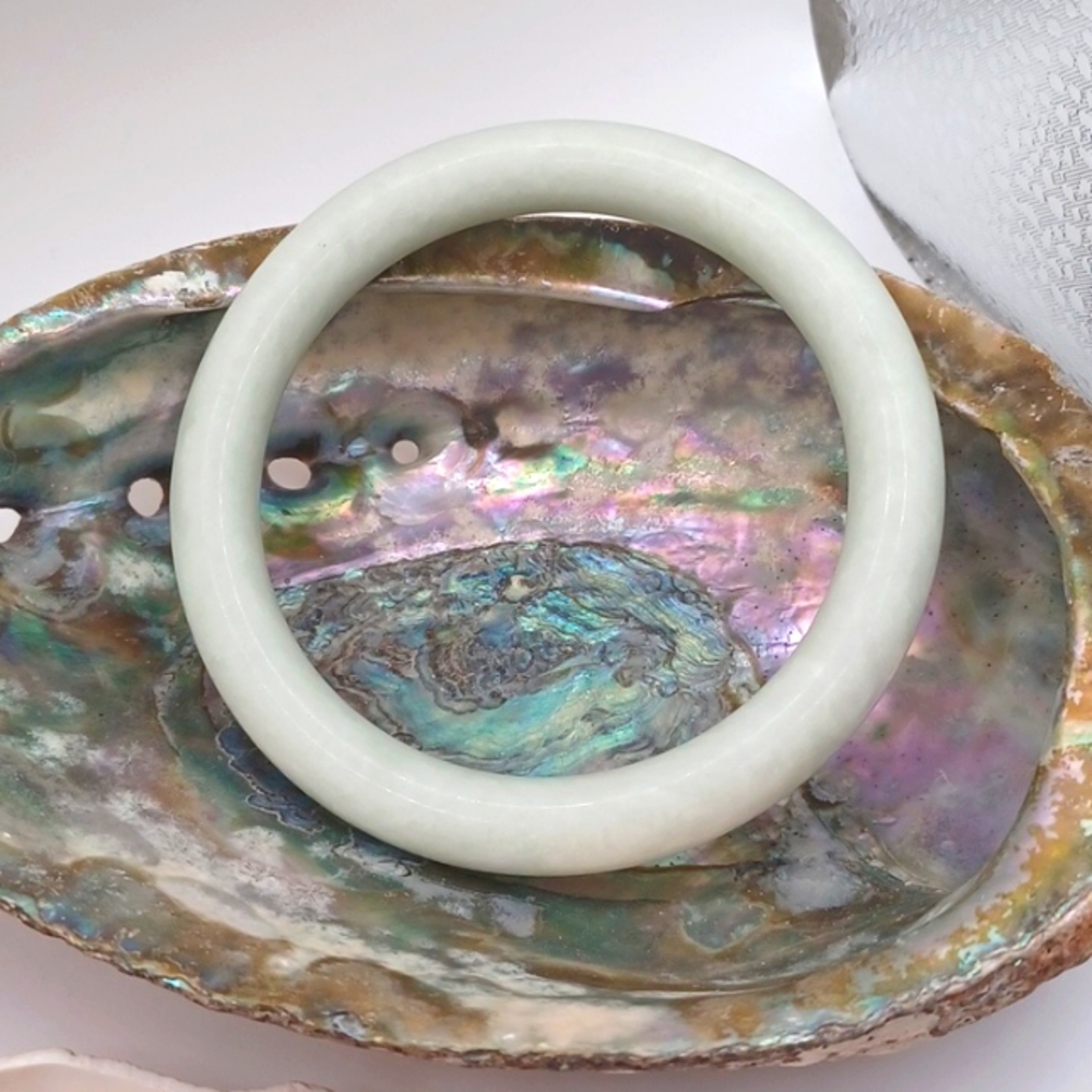 Nephrite Jade Bangle Bracelet - Picture 4 of 4